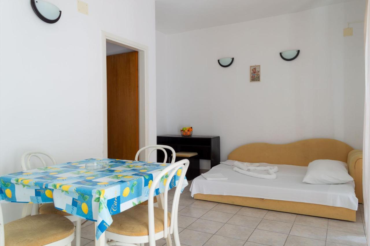 Apartments Ivica - Beachfront Drvenik  Exterior foto