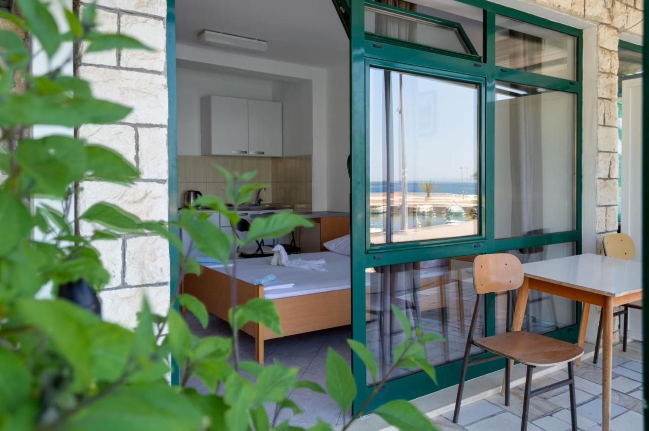 Apartments Ivica - Beachfront Drvenik  Exterior foto