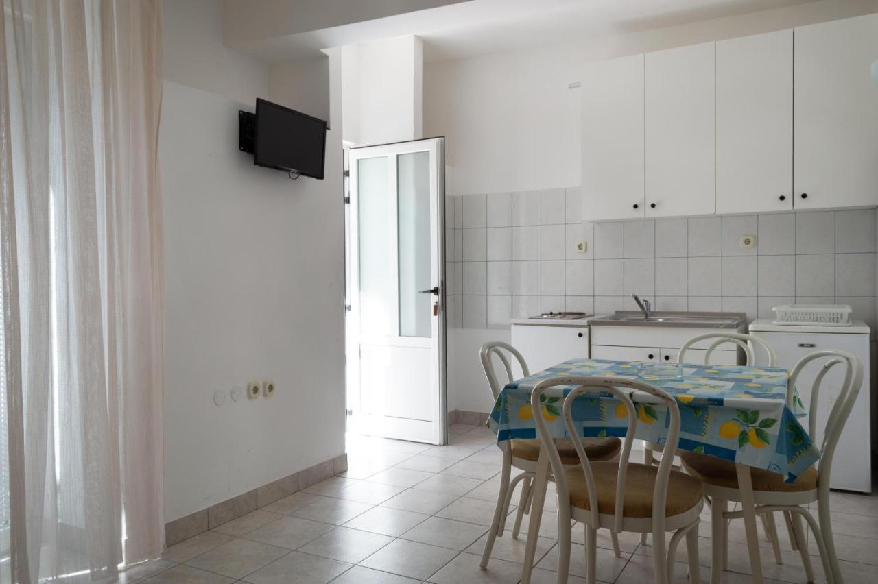 Apartments Ivica - Beachfront Drvenik  Exterior foto